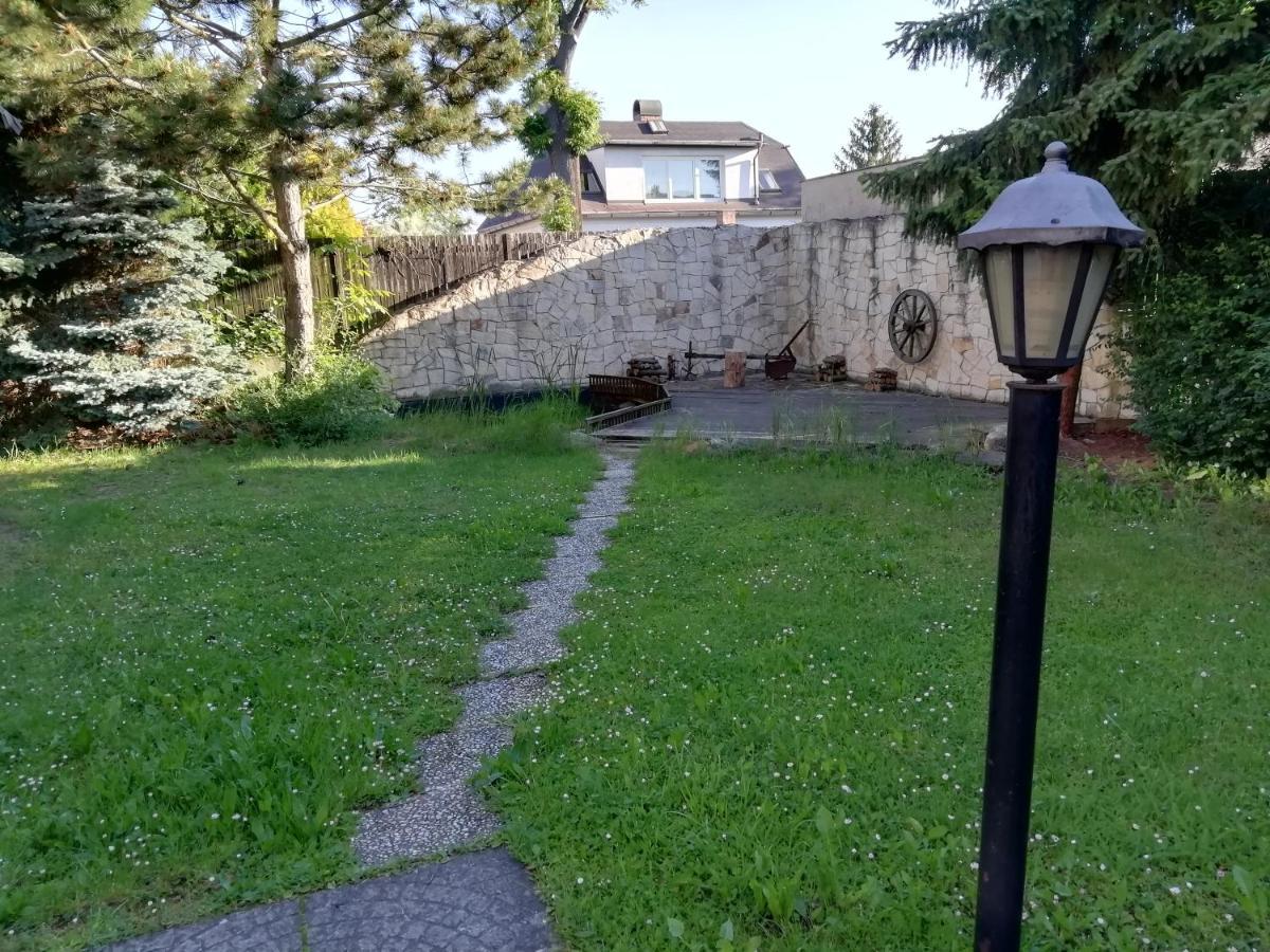 Villa Andy Прага Екстериор снимка